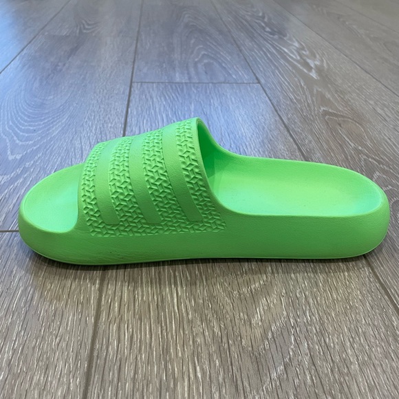 Size 8 adidas Adilette Ayoon slides in solar green - Picture 8 of 10